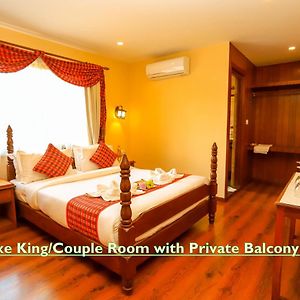 Deluxe King Room on Food & Beverage Early check & Late check-out by 2 hours